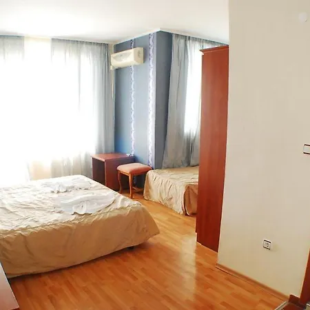 Lotos 3* Baltsjik
