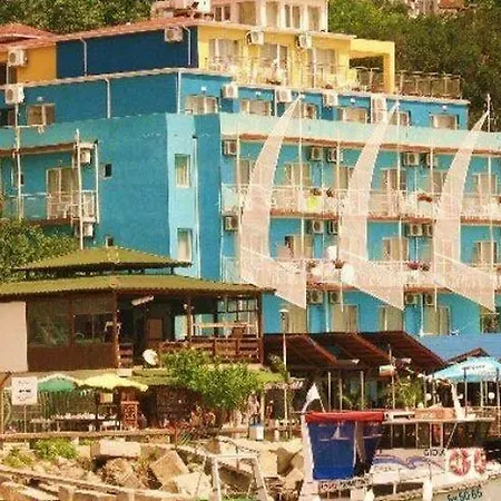Lotos Hotel 3*