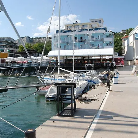 Hotel Lotos